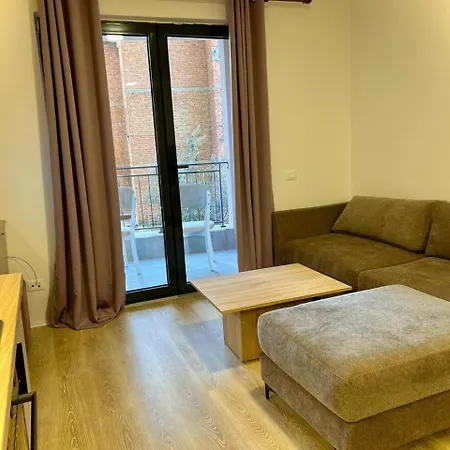 Bazaar Center アパート ティラナ