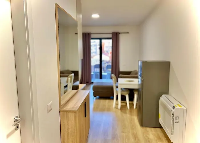 Bazaar Center * ティラナ